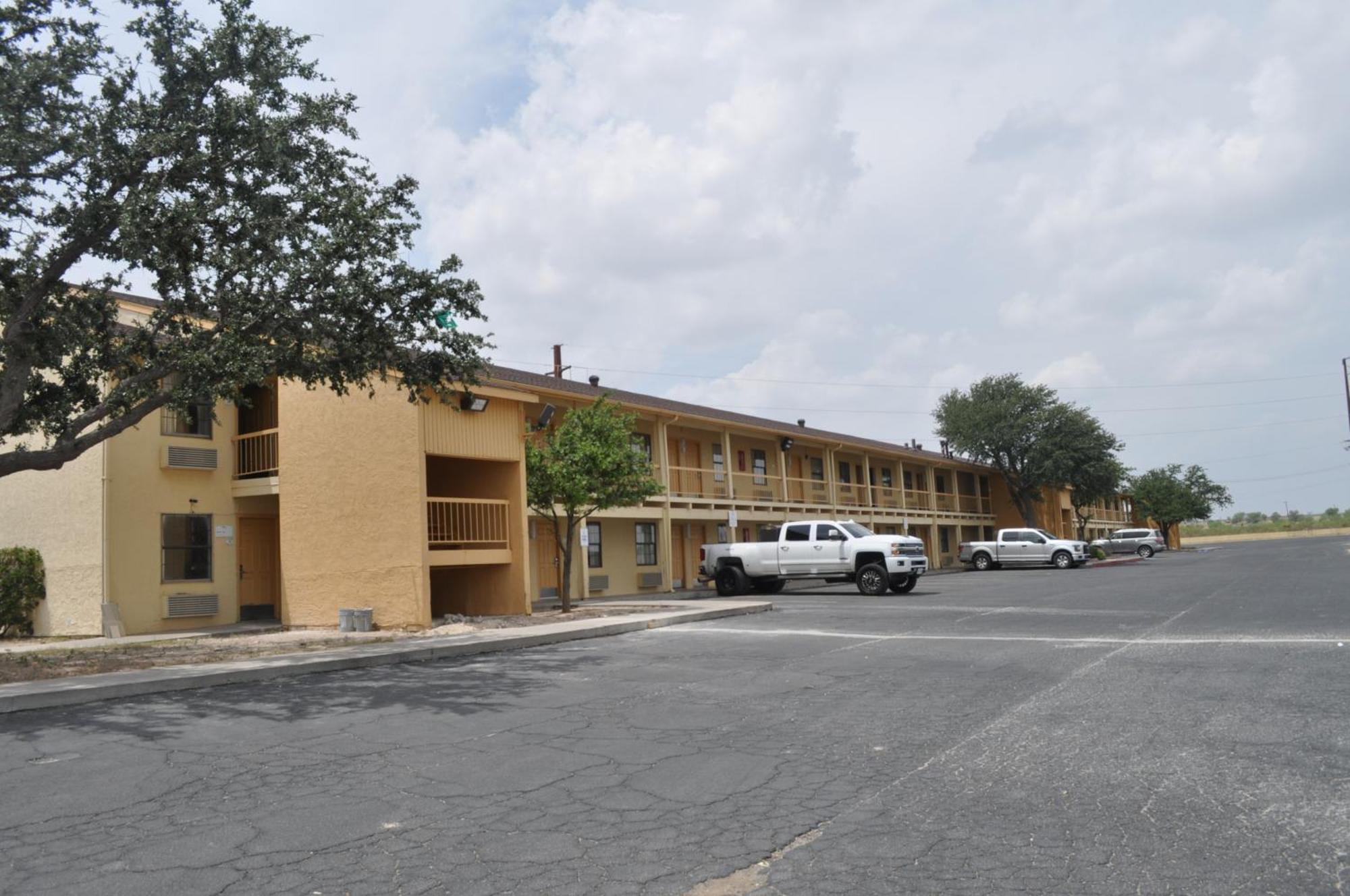 Baymont By Wyndham Hotel Fort Stockton Exterior photo
